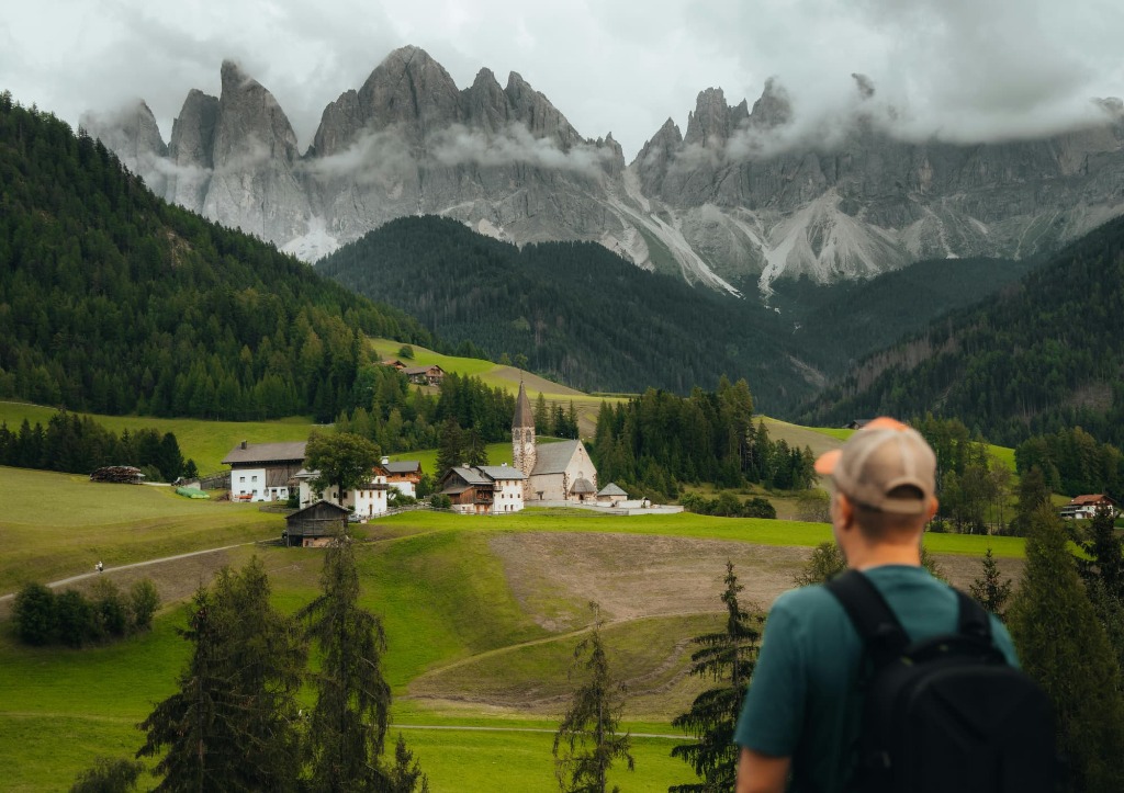 Promoting Destination Guides at the Right Time